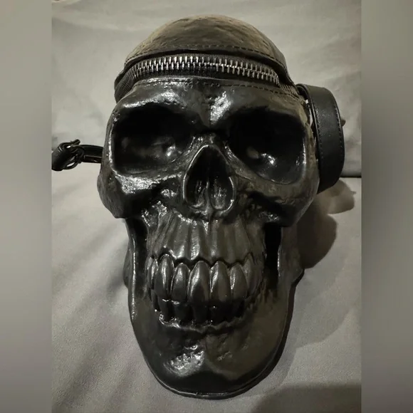 Killstar Gravedigger Skull Crossbody - Picture 5 of 7